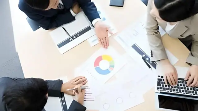 会社での打ち合わせ風景